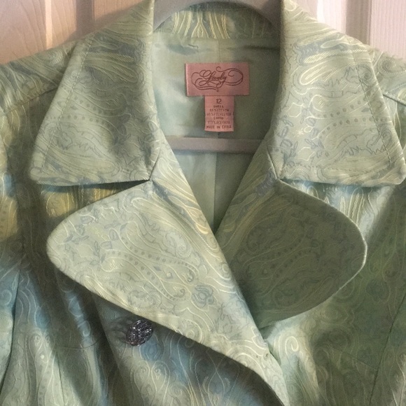 Lovely jacket - Picture 2 of 4